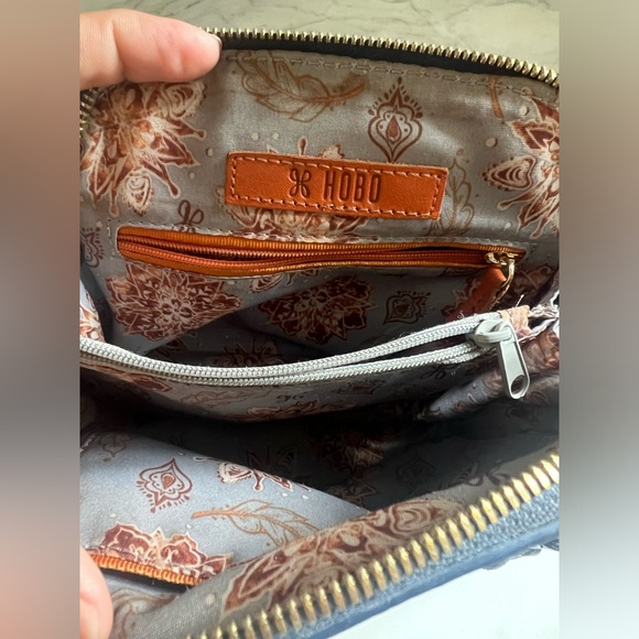 HOBO Nash Crossbody Bag - Picture 2 of 6